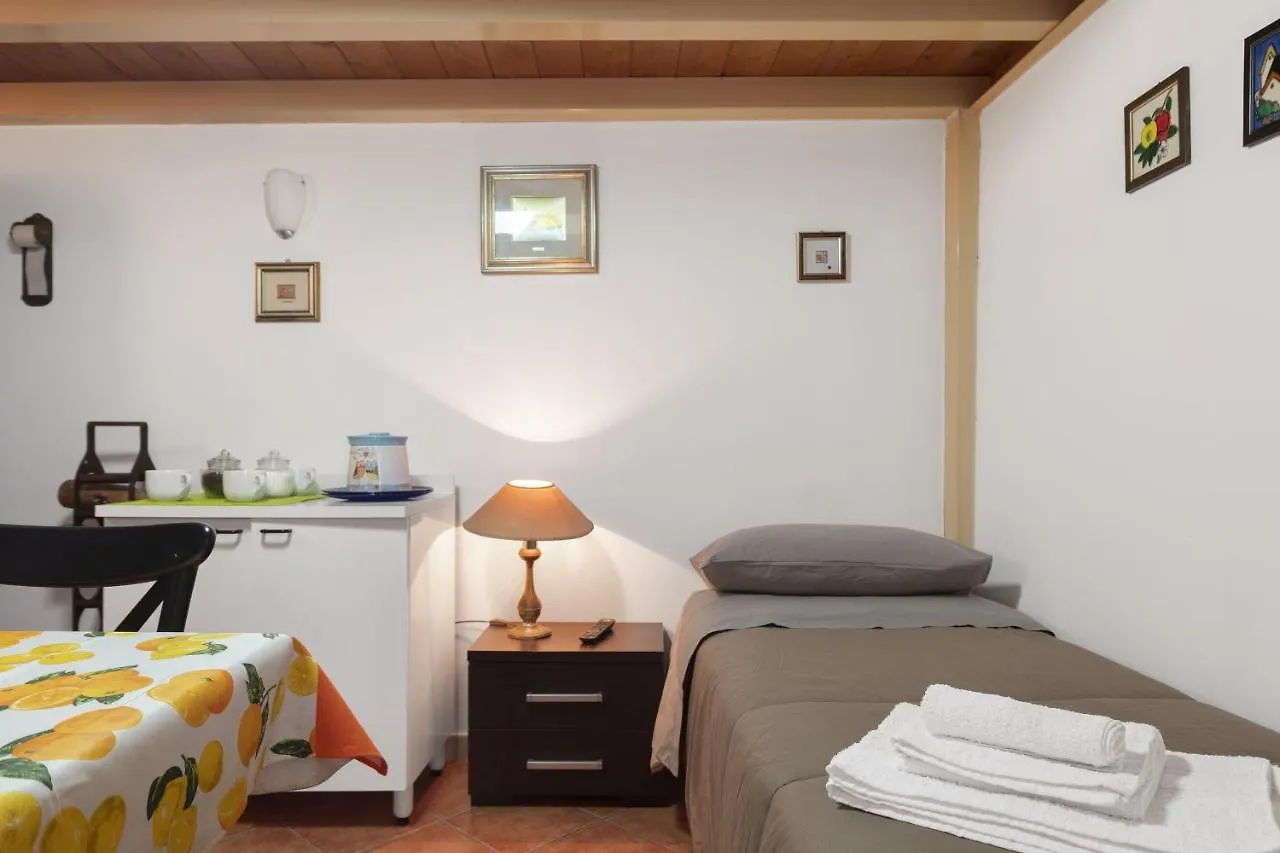 Casa Vacanza Helena Centro Storico Palermo 0*,  Italië